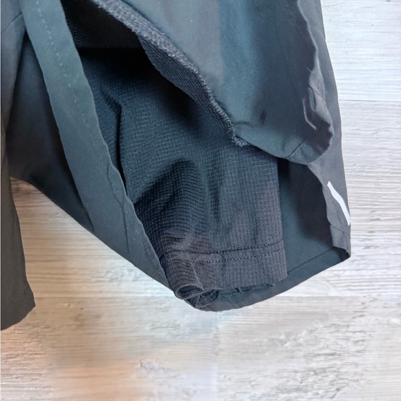 Nike Running Dri-FIT 2-in-1 Challenger Shorts Black Medium - Picture 8 of 8